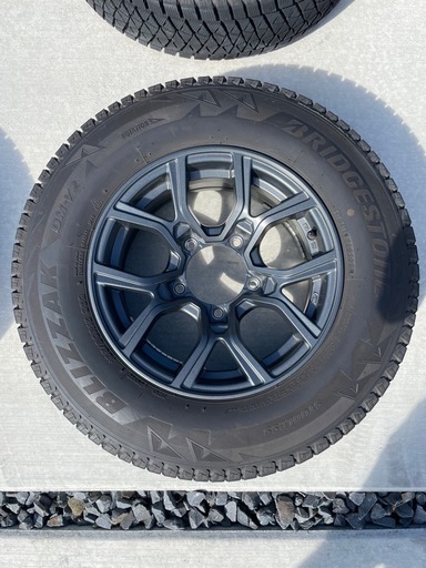 ブリヂストン BLIZZAK DM-V2 195/80R15 スタッドレスタイヤ 4本セット アルミホイール付き 2021年製