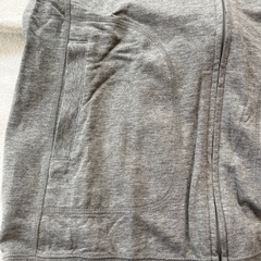 [未着用）ユニクロ　フード付きパーカー　L の画像