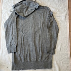 [未着用）ユニクロ　フード付きパーカー　L の画像