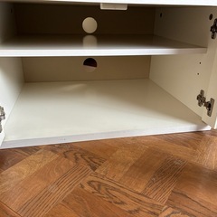 真っ白なテレビ台の画像