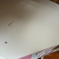 真っ白なテレビ台の画像