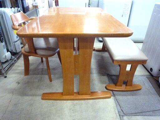 ダイニングテーブルセット 回転イス1脚 ベンチ1脚 テーブル寸法 135cm×80cm 中古 札幌市東区 新道東店