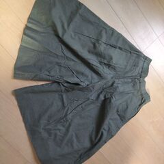 ユニクロ　レディースボトム　グリーン系の画像