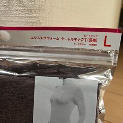 UNIQLO極暖エクストラウォーム　タートルネックTの画像