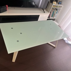 ガラステーブルの画像