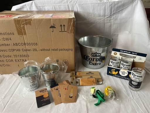 コロナクーラーボックス1. バケツ大1. 小2.コロナグラス6. オープナー2. トランプ2.首掛けストラップオープナー2.