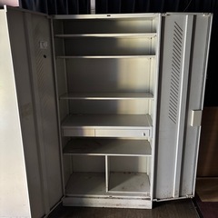 オフィス　キャビネット 収納棚　コンセント付きの画像