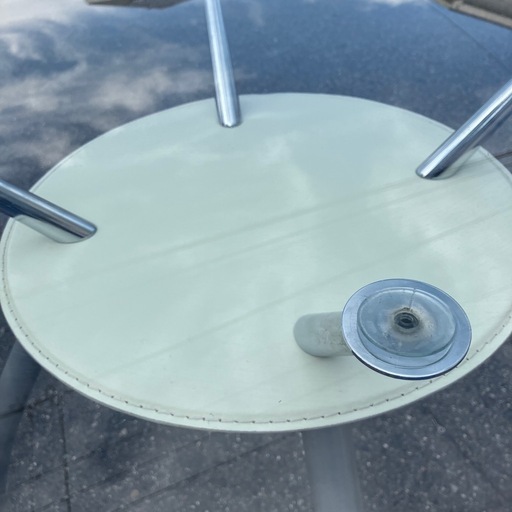 丸型ガラステーブル　サイドテーブル　センターテーブル　四人掛け　4人掛け　白　ミッドセンチュリー　ホワイトレザー　テーブル　高級　インテリア　丸テーブル　おしゃれ　革　レザー　丸テーブル　ダイニングテーブル