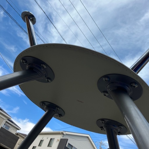 丸型ガラステーブル　サイドテーブル　センターテーブル　四人掛け　4人掛け　白　ミッドセンチュリー　ホワイトレザー　テーブル　高級　インテリア　丸テーブル　おしゃれ　革　レザー　丸テーブル　ダイニングテーブル