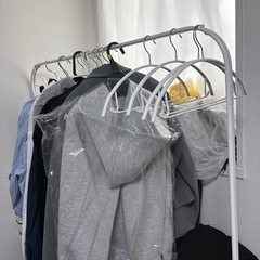 IKEAハンガーラックの画像