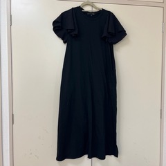 　婦人服　黒ワンピースの画像