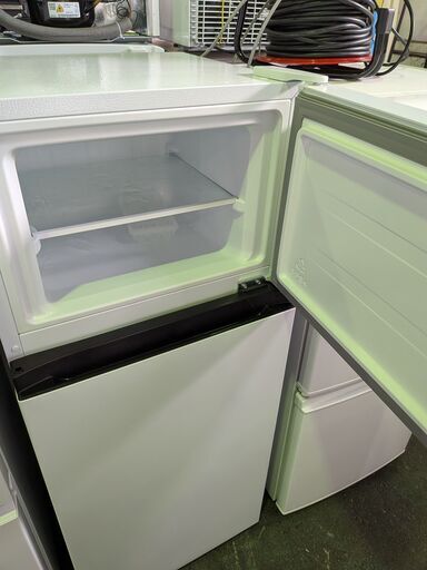 ジャングル×２和泉大型良品館 ハイセンス 2ドア冷蔵庫 HR-B12E3W 2023年製