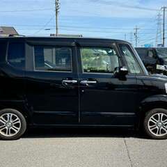 【自社ローン】ホンダ N-BOX Ｇ・特別仕様車「ＳＳパッケージ」ナビ　ETC　バックカメラ　フルセグTV　両側パワースライドドア　純正アルミホイール　DVD再生　キーレス　スマートキー　CD　黒　ブラックの画像