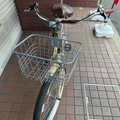 24インチ　外装7段変速　バスケット付き　ビーチクルーザー　アイボリーの画像