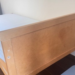 IKEA ベビーベッドとマットレスの画像
