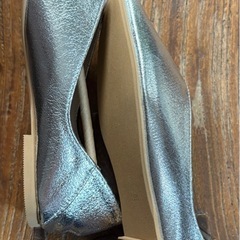 メヌエ Menue 2way バブーシュストラップパンプス　21.5センチの画像