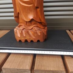 木製彫刻　仏像のような人形 約45cmの画像