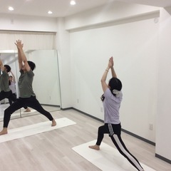 《ジモティ限定クーポン/先着10名》【62%OFF 13,000円】【8回分・1回1,625円】プロ講師による本格レッスン体験！選べるグループレッスン50分×8回（筋トレ／ヨガ／ダンス)※入会金込みの画像