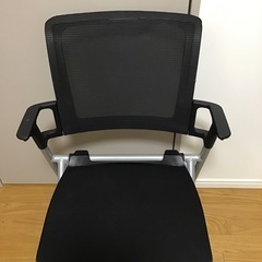 座面が折り畳める椅子2個の画像