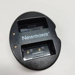【良品】Newmowa デュアルUSB充電器/CHG-USB-NPW126/おまけバッテリー付き！の画像