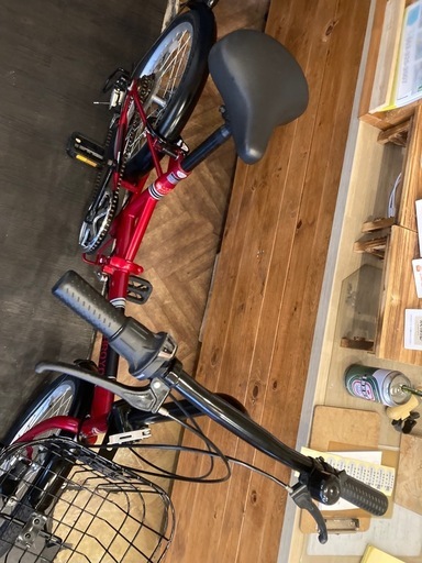 【チェーン新品！】ライト・鍵付き　6段変速　20インチ折りたたみ自転車　レッド