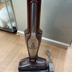 ☆ドリーム荒牧店☆☆ジモティー割引有☆Electrolux スティッククリーナー　NV144L15BC 中古の画像