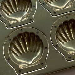 マドレーヌ型　ゴールド天板　の画像