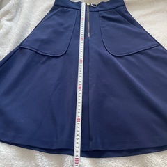 GU ジーユー フロント ジップスカート ひざ丈 Sサイズ　ハイウエスト 紺の画像