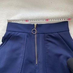 GU ジーユー フロント ジップスカート ひざ丈 Sサイズ　ハイウエスト 紺の画像