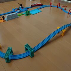 【USED】プラレール一式＋おまけ(電車)の画像