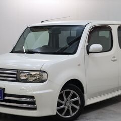 可愛らしい外装にシンプルな内装！レザーシートで高級感も！の画像