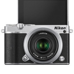 Nikon 1 J5 ミラーレス一眼 本体とレンズ2個の画像