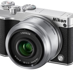 Nikon 1 J5 ミラーレス一眼 本体とレンズ2個の画像