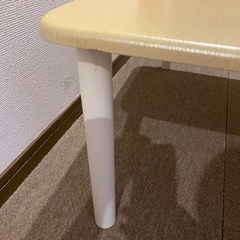 ニトリのシンプルなテーブルの画像
