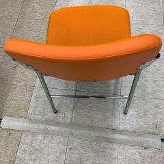 【ジモティー割引で最大15％OFF⭐️】 ITOKI イトーキ 折りたたみチェア オレンジの画像