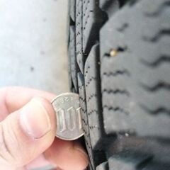 スタッドレスタイヤ　溝あり グッドイヤーアイスナビ  215/65　16   の画像