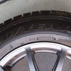 スタッドレスタイヤ　溝あり グッドイヤーアイスナビ  215/65　16   の画像