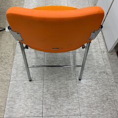 【ジモティー割引で最大15％OFF⭐️】 ITOKI イトーキ 折りたたみチェア オレンジの画像