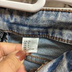 H&M ジーンズの画像