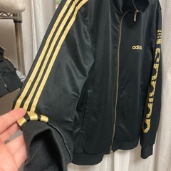 早い物🏆❣️adidas トラックジャケット ブラック ゴールドの画像