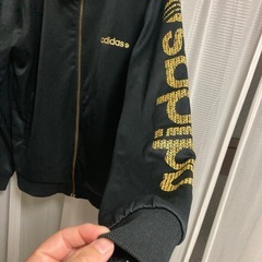 早い物🏆❣️adidas トラックジャケット ブラック ゴールドの画像