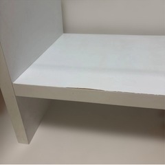 シンプルなホワイトのガラステーブル  10月7日まで限定
の画像