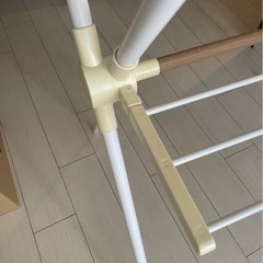 ニトリ　ポール伸縮 木目調X型物干し(ホワイト )の画像
