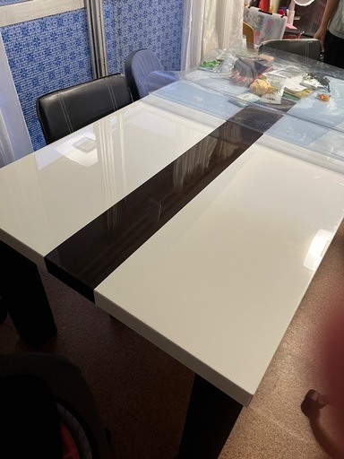 ダイニングテーブル