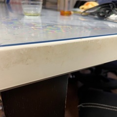 ダイニングテーブルの画像