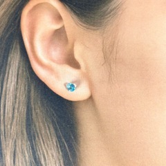 お値段交渉承り中‼️天然石 アパタイト ペアシェイプ　0.41ct ルースの画像