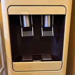 amadana製スタンド型ウォーターサーバーの画像