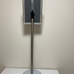  立て看板 ボードスタンド 案内板 A4 伸縮式ポール ウェイト付き の画像