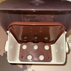 Combi 哺乳瓶用消毒ケース ブラウンの画像