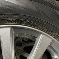 175/70R14  コンパクトカー　アルミホイール付き
の画像